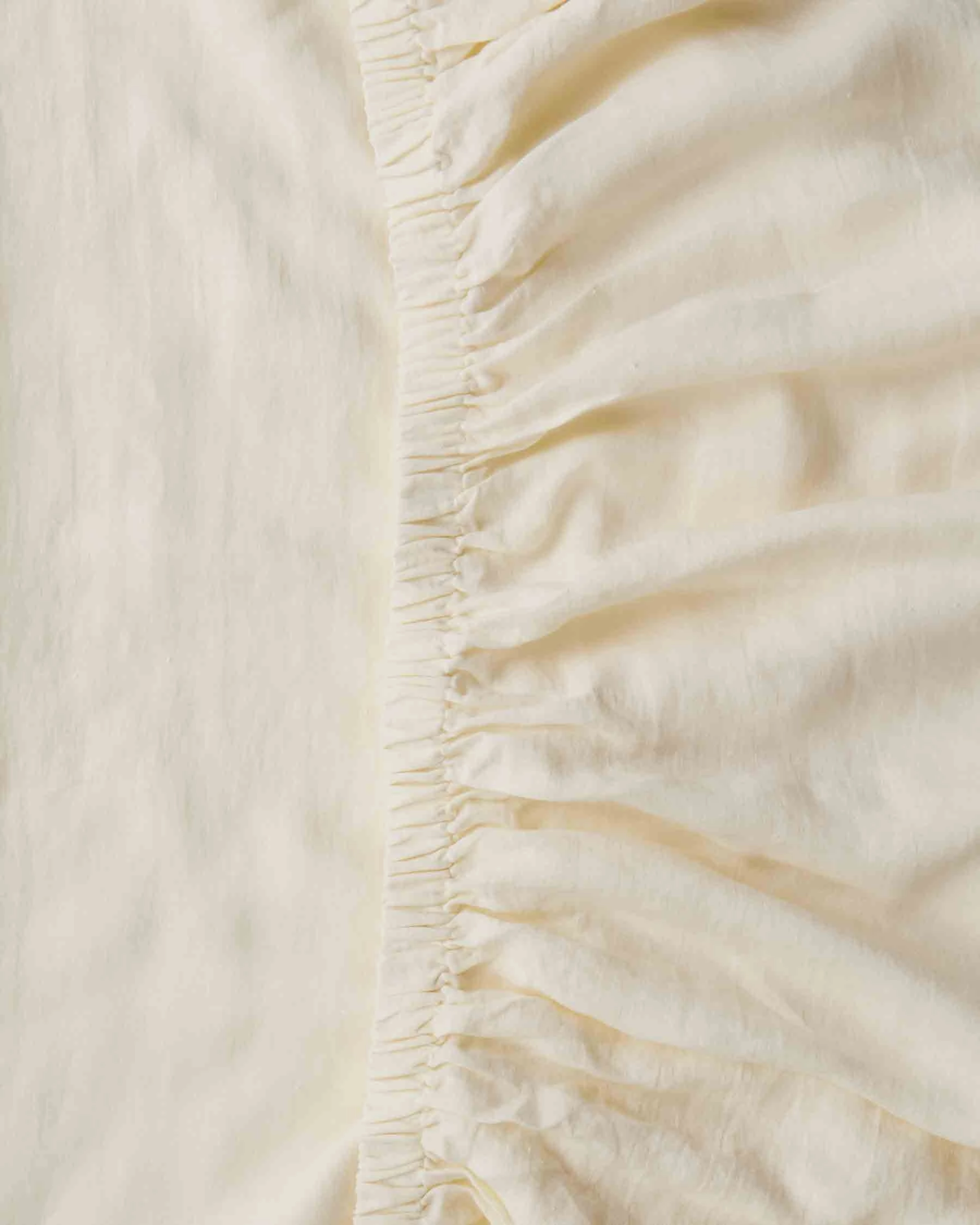 Cloud Dancer Linen Fitted Sheet (US)