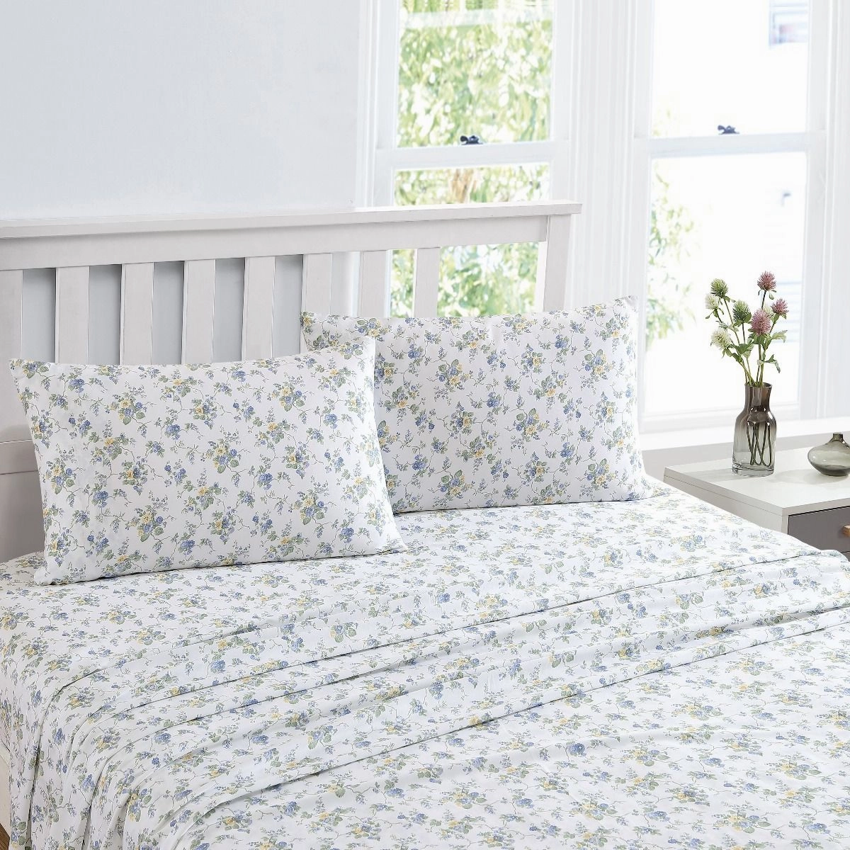 Le Fleur Cottage Blue Cotton Sheet Set by Laura Ashley