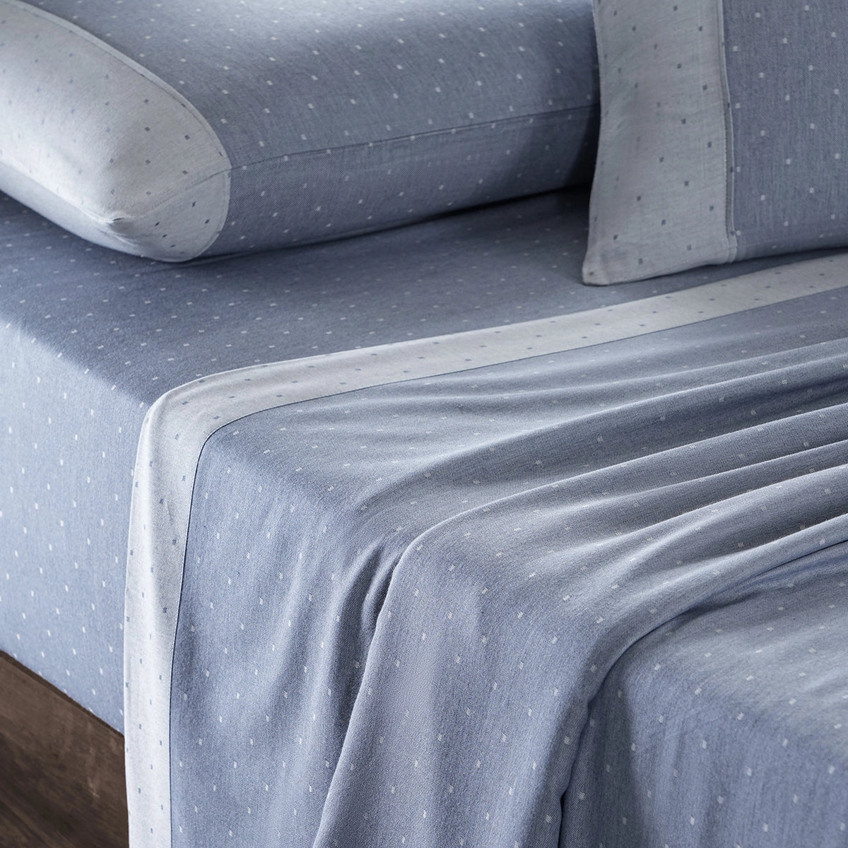Muted Dot Reversible Made With Egyptian Cotton Ultra Soft Blue Bed Sheet with Pillow Case