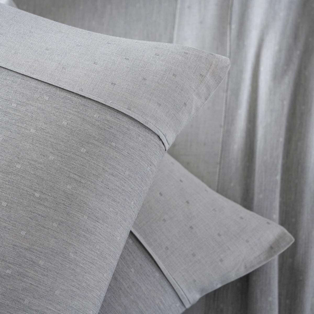 Muted Dot Reversible Made With Egyptian Cotton Ultra Soft Grey Bed Sheet with Pillow Case