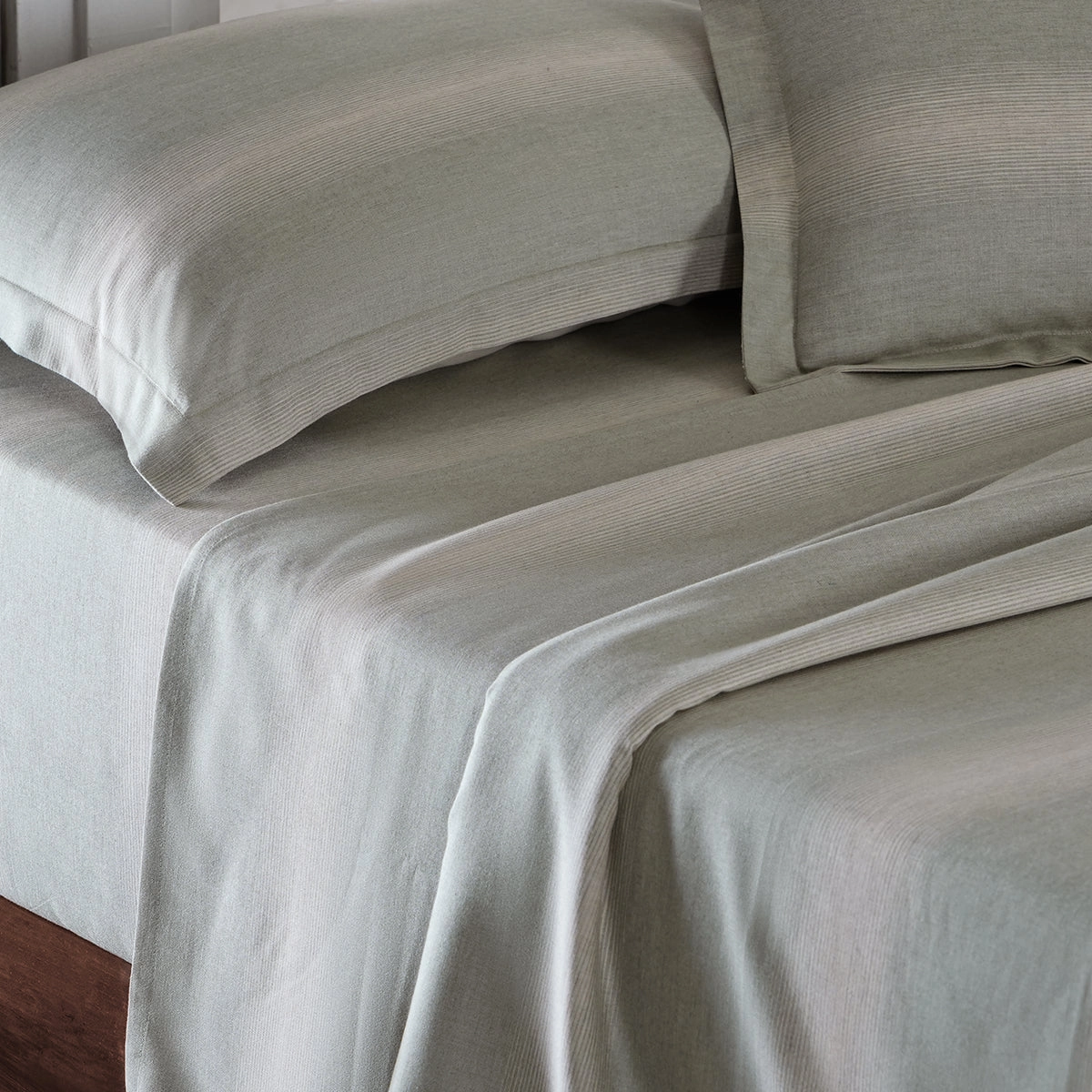 Rhythmic Stripe Reversible Made With Egyptian Cotton Ultra Soft Chameleon Green/Chinchilla Bed Sheet Set