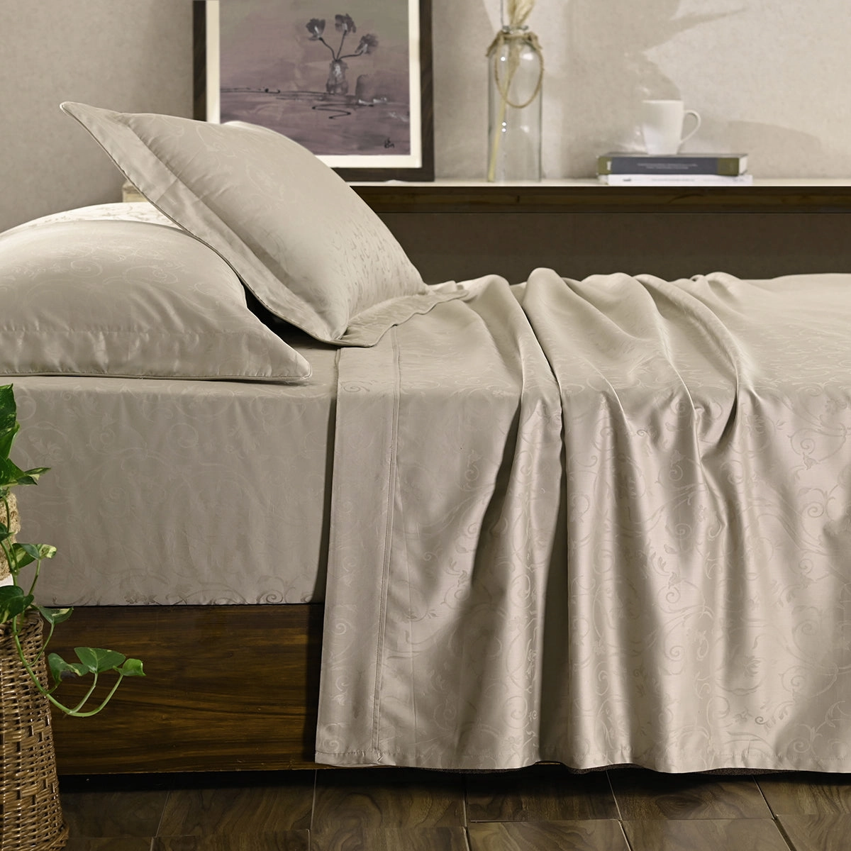 Scroll Self Jacquard 100% Cotton Ultra Soft Bed Sheet With Pillow Covers
