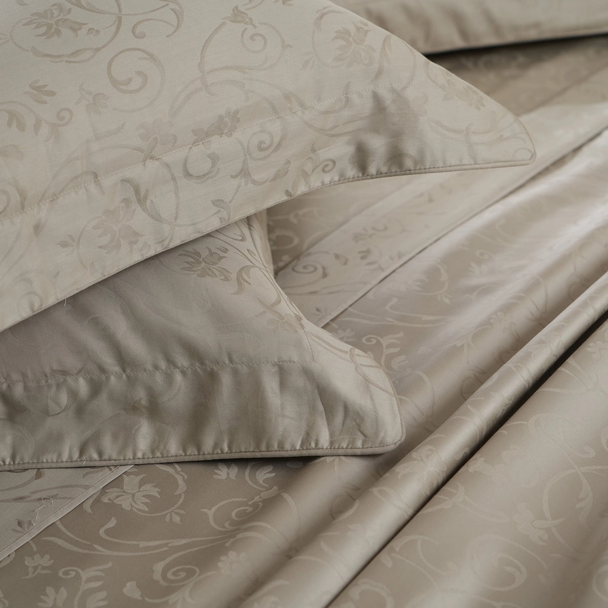 Scroll Self Jacquard 100% Cotton Ultra Soft Bed Sheet With Pillow Covers
