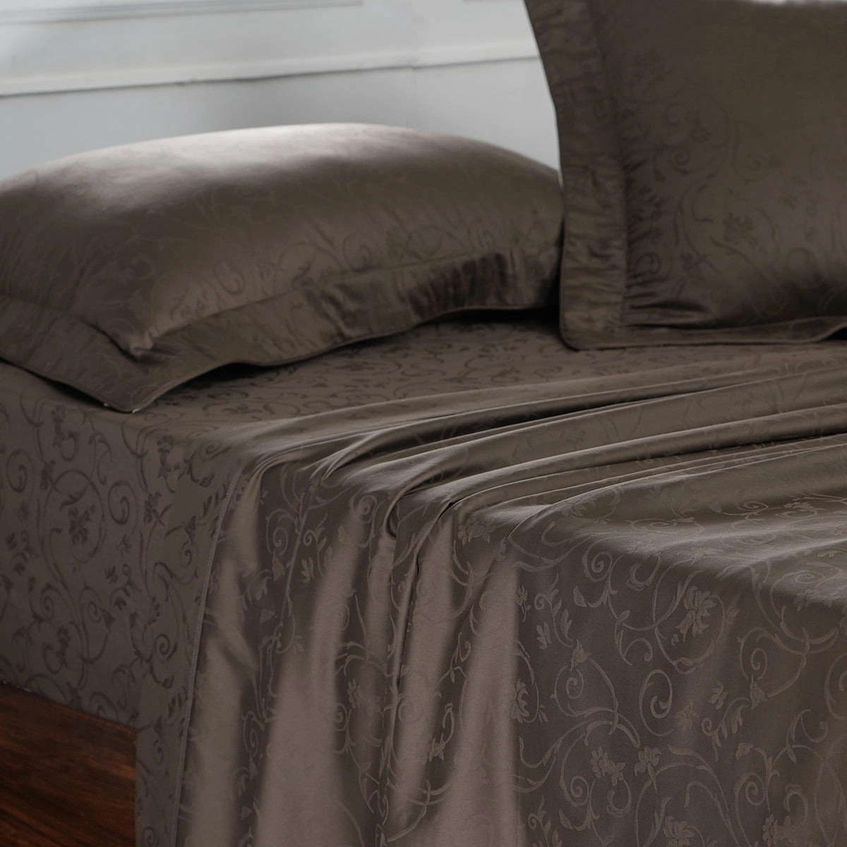 Scroll Self Jacquard 100% Cotton Ultra Soft Bed Sheet With Pillow Covers