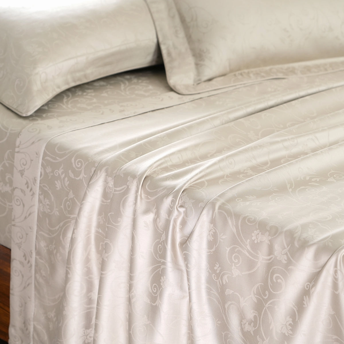Scroll Self Jacquard 100% Cotton Ultra Soft Bed Sheet With Pillow Covers