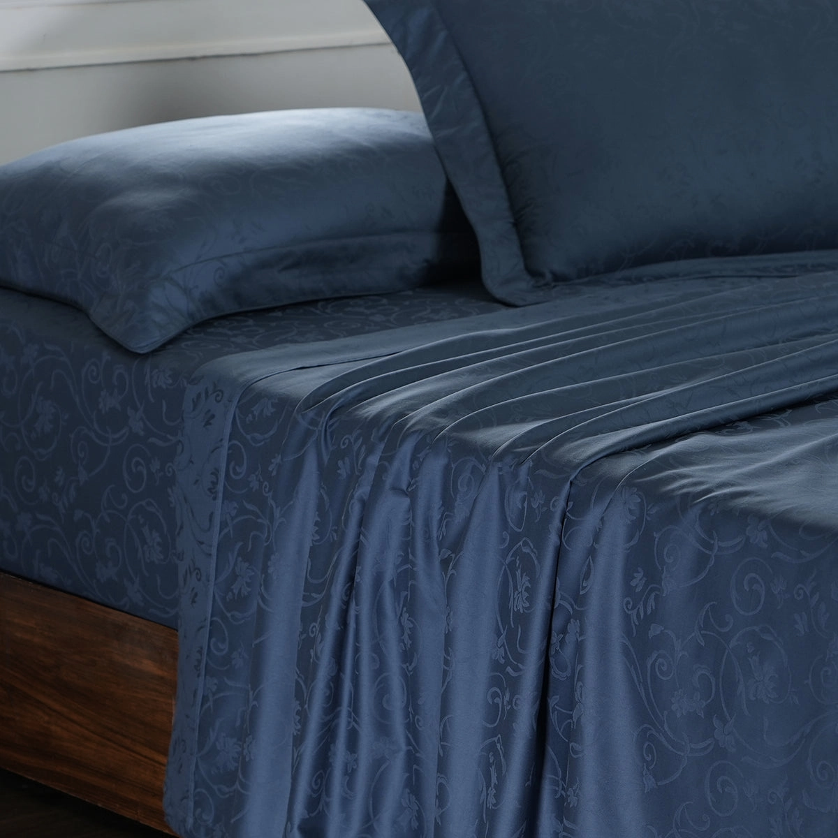 Scroll Self Jacquard 100% Cotton Ultra Soft Bed Sheet With Pillow Covers