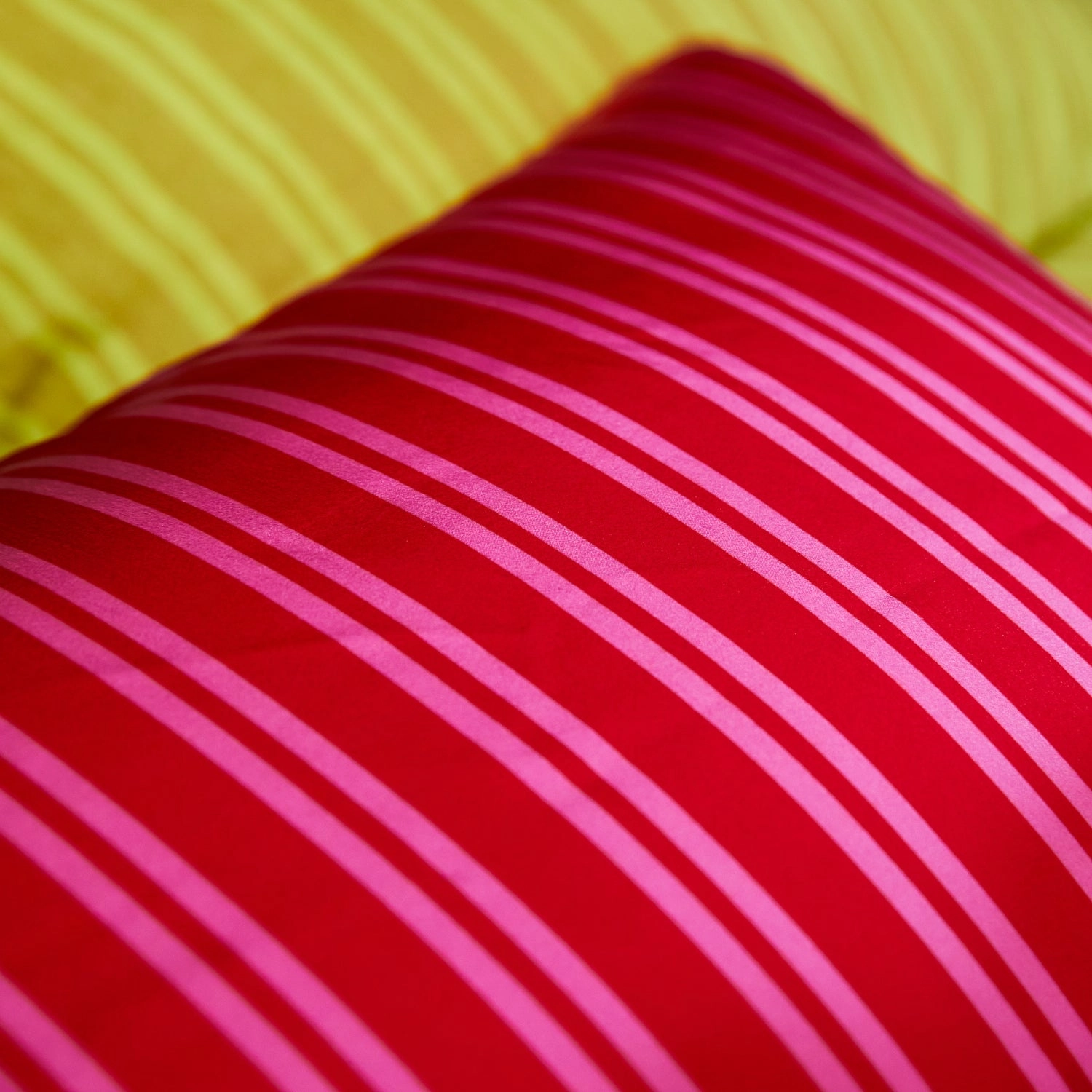 Taylor Silk Pillowcase - Scarlet