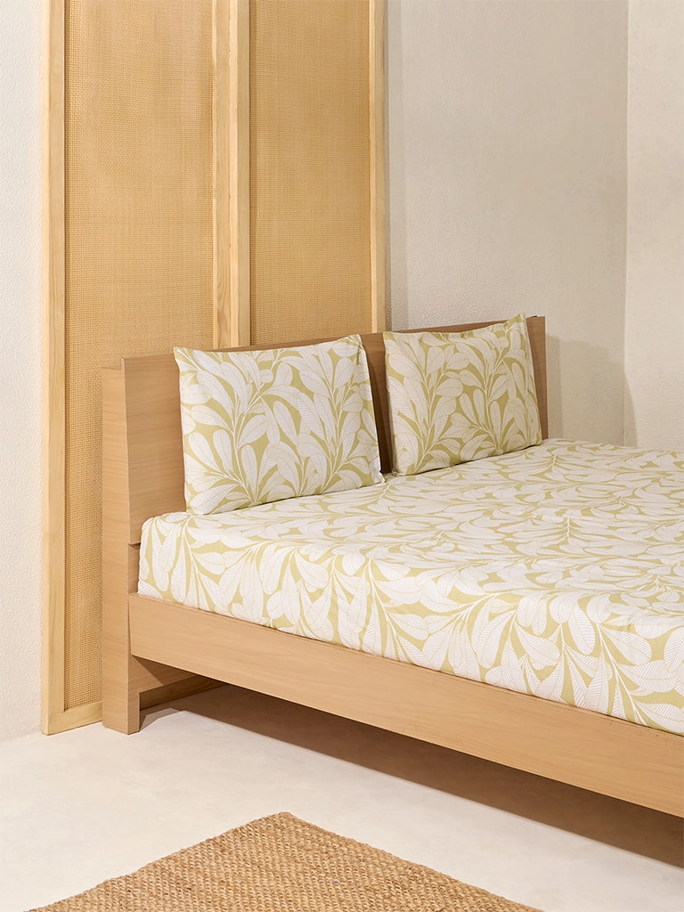 Westside Home Green Leaf Print Queen Bed Flat Sheet and Pillowcase Set
