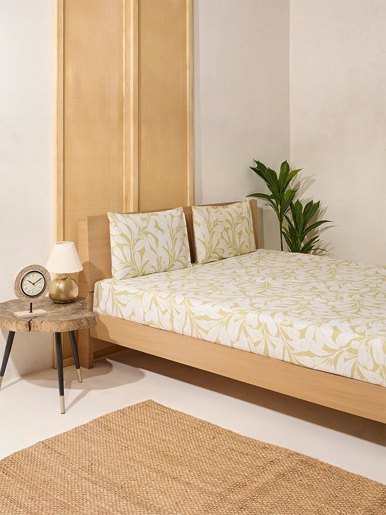 Westside Home Green Leaf Print Queen Bed Flat Sheet and Pillowcase Set